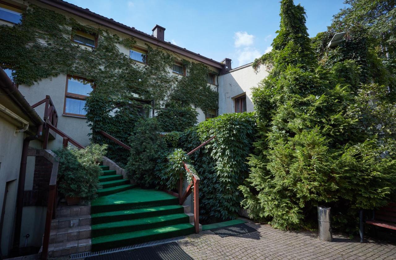 Batory Annex — Photos 1